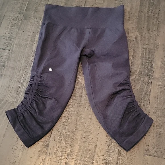 Lululemon In the Flow II Crop Ruched Pants Size 4 - Picture 2 of 9